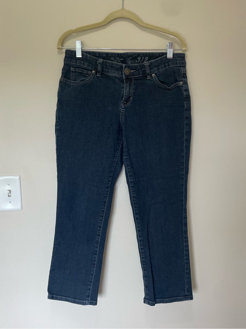 The limited 312 denim capris, size 6